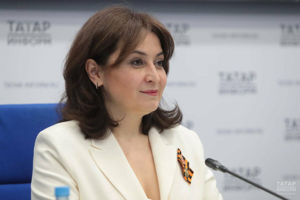 Лейла Фазлеева поздравила учителей с праздником